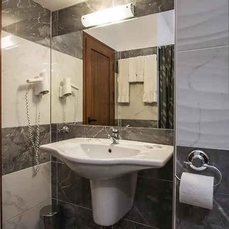 Otel Lira 3*