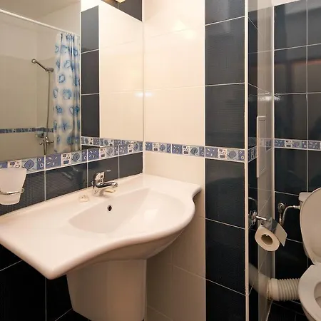 Otel Lira
